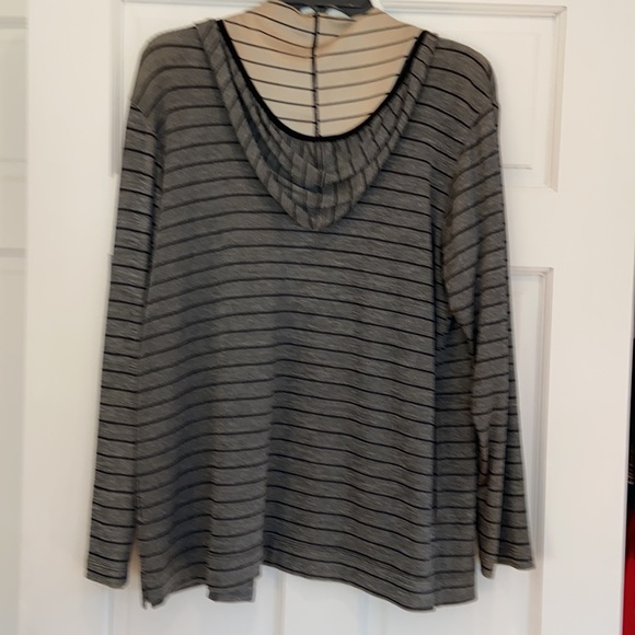 Chico’s Travelers Stripe Hooded Jacket Sz 1 - Picture 4 of 6